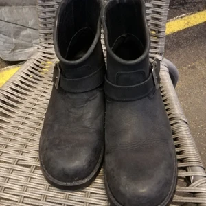 Stövlar strl 41  - Finns i Frölunda torg gbg 