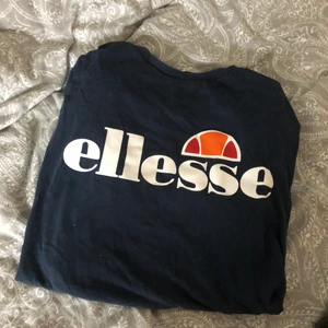 Tshirt Ellesse - Mörkblå t shirt