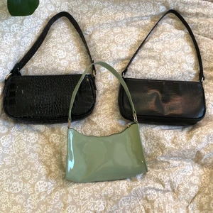 Väskor  - Säljer dessa jätte fina väskor, som nya bra skick. Kontakta mig gärna om du är intresserad. Frakten ingår inte Tar Swish 🥰 (svarta uppe till höger SÅLD)
