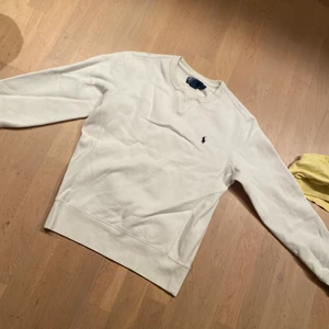 En jätte fin Ralph lauren tröja❤️ - En jätte fin vit Ralph lauren tröja💕 nypris 700