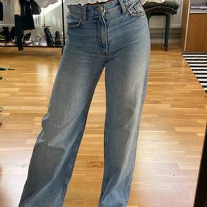 Säljer ett par jeans från Monki, nypris: 400kr