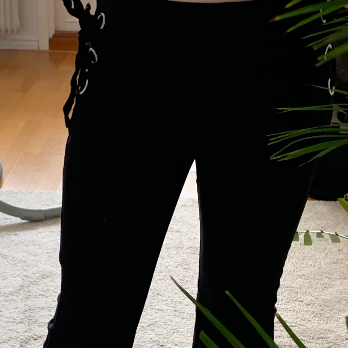 Svart flare byxor från stradivarius 