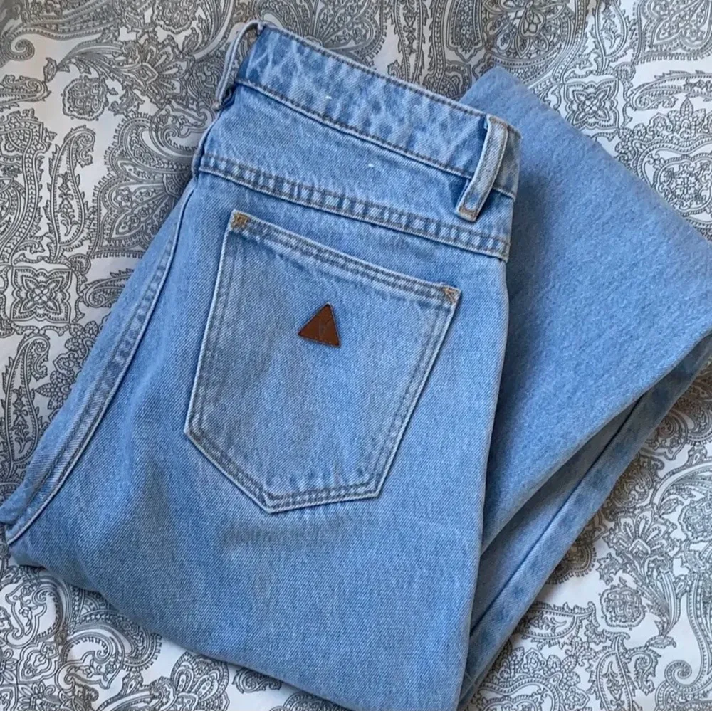 Jeans från A-brand, köpta för någon vecka sen och endast använda en gång då jag tycker dem är för stora i midjan! De är även tvättade💗💗 nypris: 899, pris kan diskuteras . Jeans & Byxor.