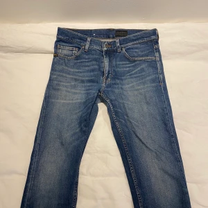 Tiger of Sweden - Ett par jeans från Tiger of Sweden som tyvärr blivit för små för mig. Bra begagnat skick.