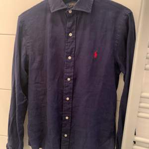 Ralph Lauren linne skjorta i OK skick. Perfekt till sommaren.
