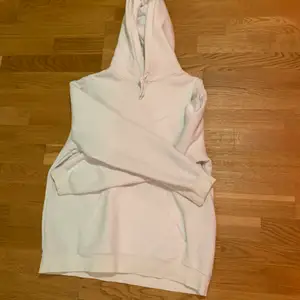 White hoodie with pockets 