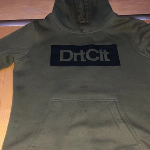 Dirtcult äkta - Bra skick men liten fläck(andra bilden) som inte går bort. Pris kan diskuteras (ny 700) 