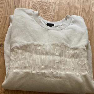 Beige sweatshirt med tryck 🤍 -  Superfin i bra skick! 🤍 