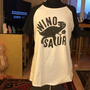 Tshirt  - Ny oanvänd tshirt. Står storlek XL i den, men den passar myvket bättre en M, eventuellt en L. 