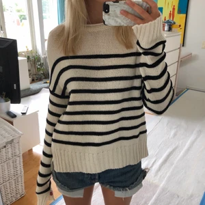Randig stickad tröja Zara - Snygg randig stickad tröja från zara!!