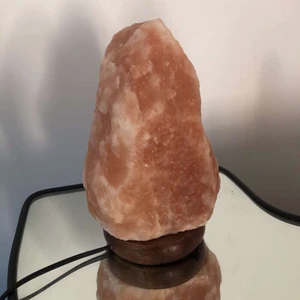 Himalaya salt lampa - Jätte fin och mysig lampa, gjord av Himalaya salt, frakt 180 kr 4-5 kg