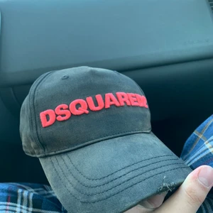 D2 keps  - Köpt på nk i Stockholm 2020 kvitto fins inte men den är äkta det ser man på lappen i dem pris 500 kan bytas mot nåt !!!!!!!!!!!!!!!!