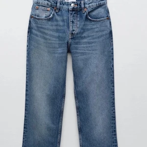 Mid rise jeans - Säljer dessa super populära jeans från zara! Har för mig att dessa inte säljs på hemsidan längre