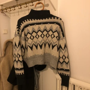 H&M- tröja 🌻 - Ljuvlig tröja i så fint skick! ✨