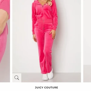 juicy couture - Säljer min juicy couture tracksuit i storlek Xs. Både tröjan och byxorna som är i väldigt bra skick.