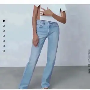 Fina jeans från zara använda max 5 gånger💕första två bilder lånade! Köparen står för frakten💕💕FÖRST TILL KVARN!! Vill bli av med fort💕