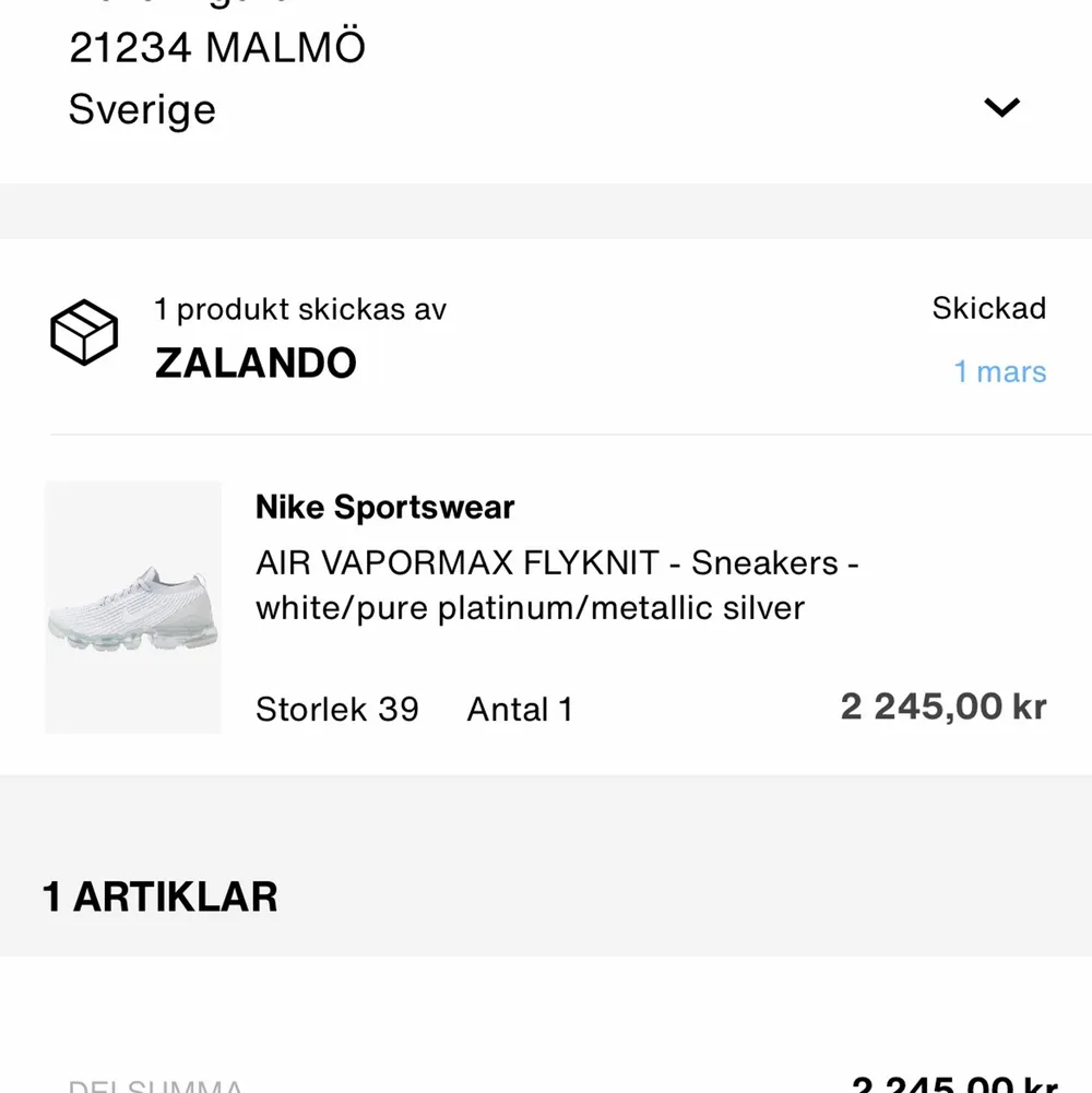 Nike vapormax flyknit. Jättebra skick, använda ett fåtal gånger. Som helt nya. Köpta på Zalando för ca 1 år sedan. Super bekväma perfekt sko till gymmet, träning. . Skor.