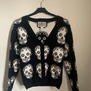 Cardigan  - Tuff cardigan , aldrig använd 