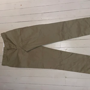Dickies x Carlings - Dickies x Carlings, endast använda 1 gång så i utmärkt skick. Snygga byxor med bra kvalite. Storlek 32x33