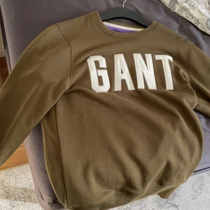 Gant S - En skön tröja som jag inte använder och som jag säljer för en billig peng, den passar perfekt nu till hösten 