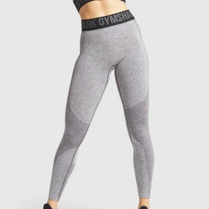 Gymshark flex leggings - Gymshark flex leggings i färgen charcoal marl/black. Strl s. Inköpta i våras och aldrig använda. Nypris 549 kr, säljer för 250 + frakt tillkommer. Aldrig använda