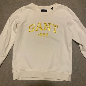 Tröja från gant  - Super fin ljusblå kabellstickad tröja från gant. Är i storlek xs. Säljer då den blivit för liten för mig. Köparen står för frakten, 62kr