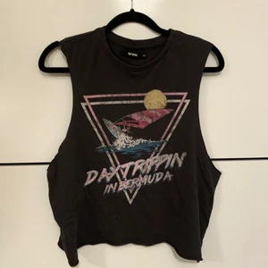 Topp - En oversize topp ifrån h&m. Snyggt till fester, till stranden till nästan alla tillfällen. HALVA PRISET PÅ FRAKTEN 