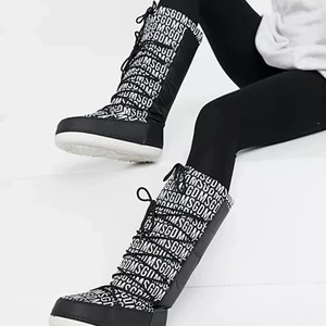 Moon boots - Missguided moonboots i storlek 38-38!! Använda 2 gånger, toppskick❤️ buda i dm!! 
