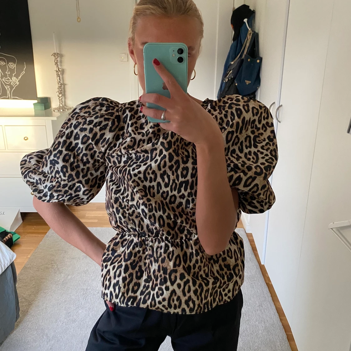 Leopardmönstrad blus med puffärm - 90