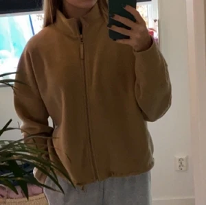 Tjocktröja  - Tröja från Gina Tricot som inte används. Superskön och varm. 