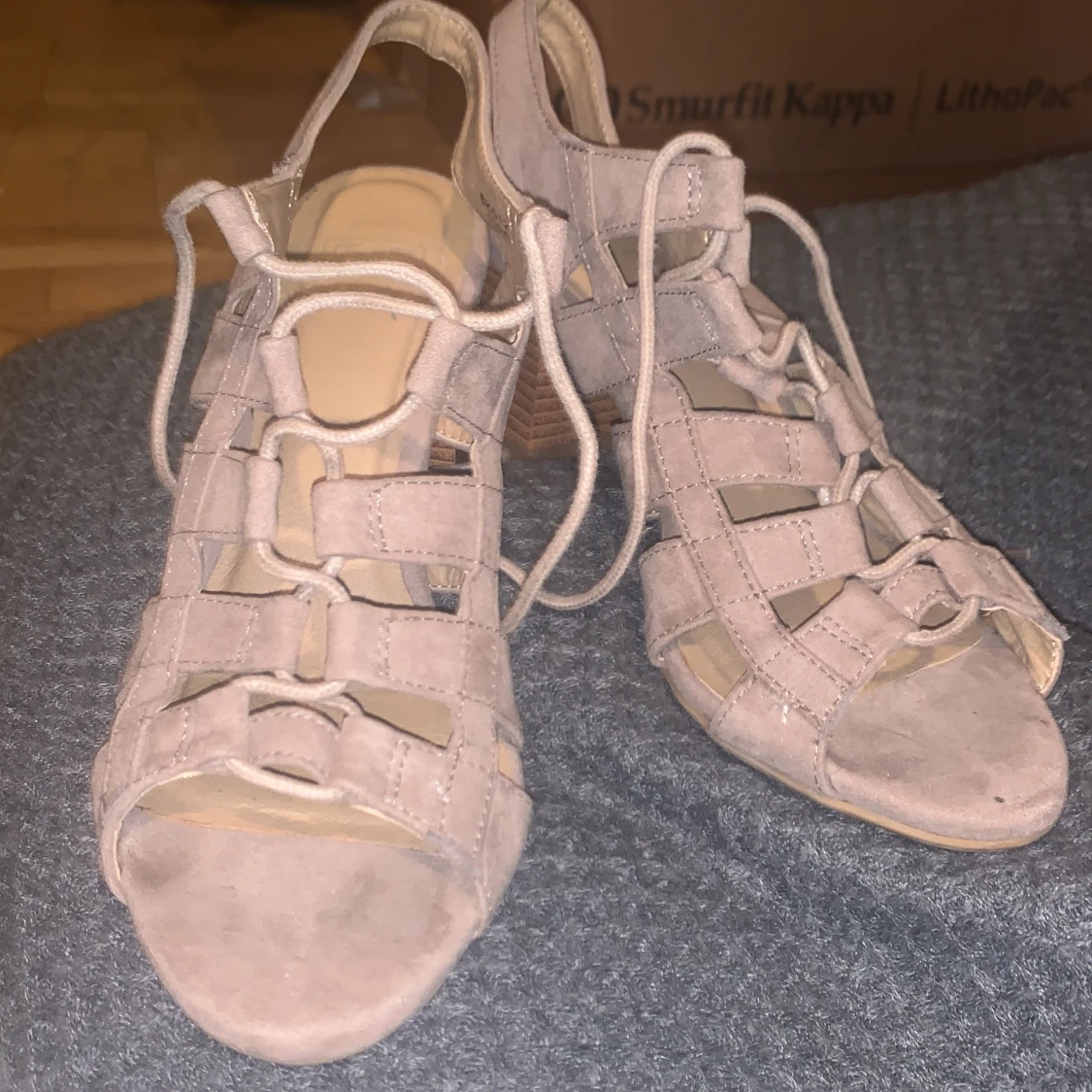 Lace up sandals Size 37 - 90