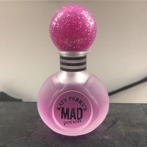 Katy Perry’s parfym  - En parfym från katy Perry. Luktar gott 20kr + frakt startpris 