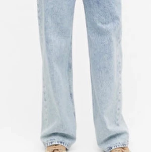 Monki jeans st 24 - Säljer min fina monki jeans i modell Yoko för att dom inte kommer till användning för mig längre. Är helt som nya och har dom i st 24. Ny pris 400 säljer för 150 kr. 💗 om du är intresserad skriv för mer bilder.💗köpare står för frakten.