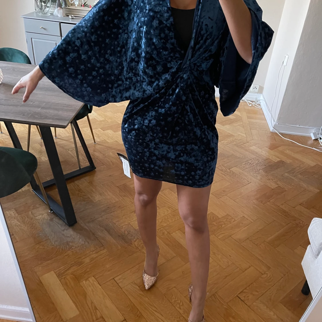 Mörkblå sammets klänning  - 91