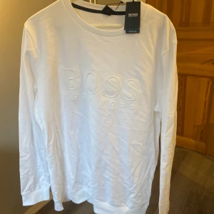 Hugo Boss - Hugo Boss tröja storlek XL, endast provad så i nyskick 💗
