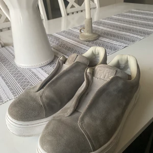 Eytys - Intressekoll på mina eytys, sparsamt använda. Nyss rengjorda och impregnerat dom, inte använt sen dess. Storlek 39 och köpta för 1800kr. Kan skicka fler bilder. Bud från 1000kr