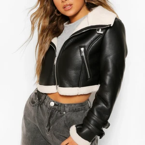 Boohoo jacka  - Superfin jacka som köptes på boohoo för 540kr, helt oanvänd. Säljes pga, fel storlek. Pris kan diskuteras.