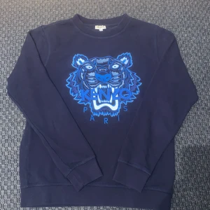 Äkts Kenzo tröja - Fin kenzo sweatshirt barn storlek passar 158-165cm. Nypris 1700kr