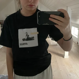 T-shirt - En t-shirt köpt från zalando i storlek M/S tror jag. 