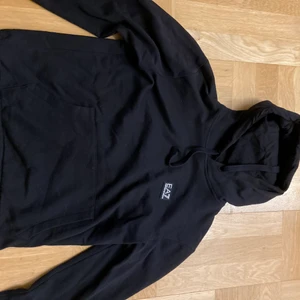 En fin Armani hoodie - Den sälj för att den inte används längre