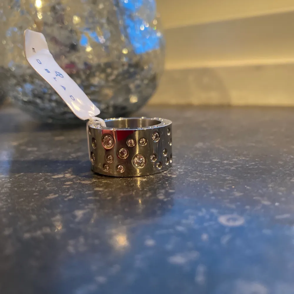Helt ny ring ifrån Edblad stolek s ”16,8 mm” Nypris 400kr. Övrigt.