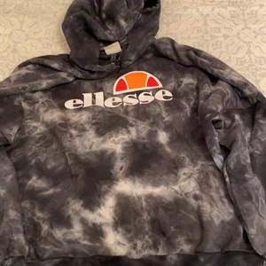 Ellesse hoodie Stl 34 - Nyskick, använd fåtal gånger