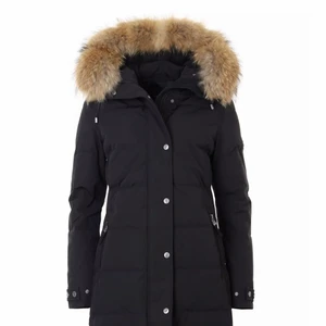 Jacka Hollies - Säljer min jätte fina Hollies jacka med äkta päls i Modell Subway, pälsen är avtagbar. Använd bara en vinter och skickas i jätte fint skick. Köpt för 4999kr men säljer för 3200kr ( Hör av dig för fler bilder )✨ Storlek 36. Pris kan diskuteras. Köparen står för frakt