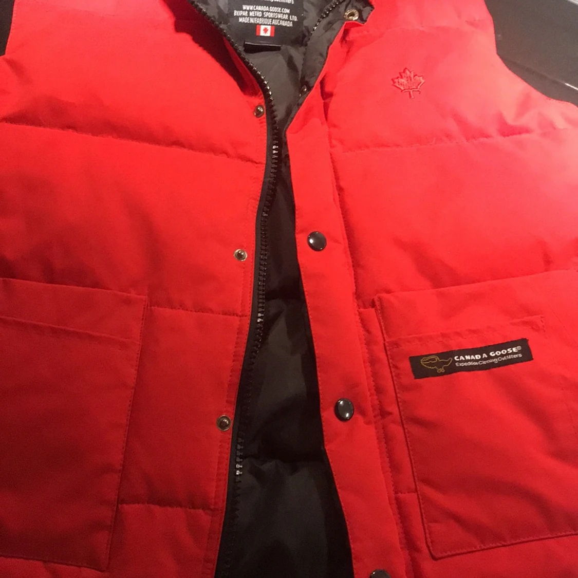 Röd Canada Goose väst Small