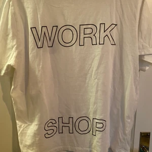 Our legalcy t-shirt  - T-shirt i bra skick i storlek 44 vilket jag skulle säga är ca S-M (kontakta för mer info)