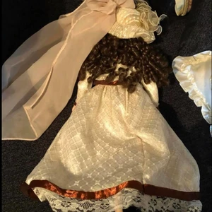 Porslinsdocka - Porslinsdocka med paraply.