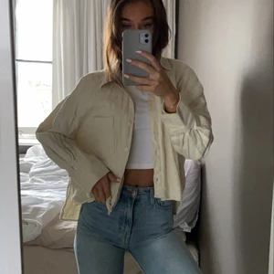 Overshirt  - Jätte fin overshirt från Zara, storlek S🤍🤍🤍
