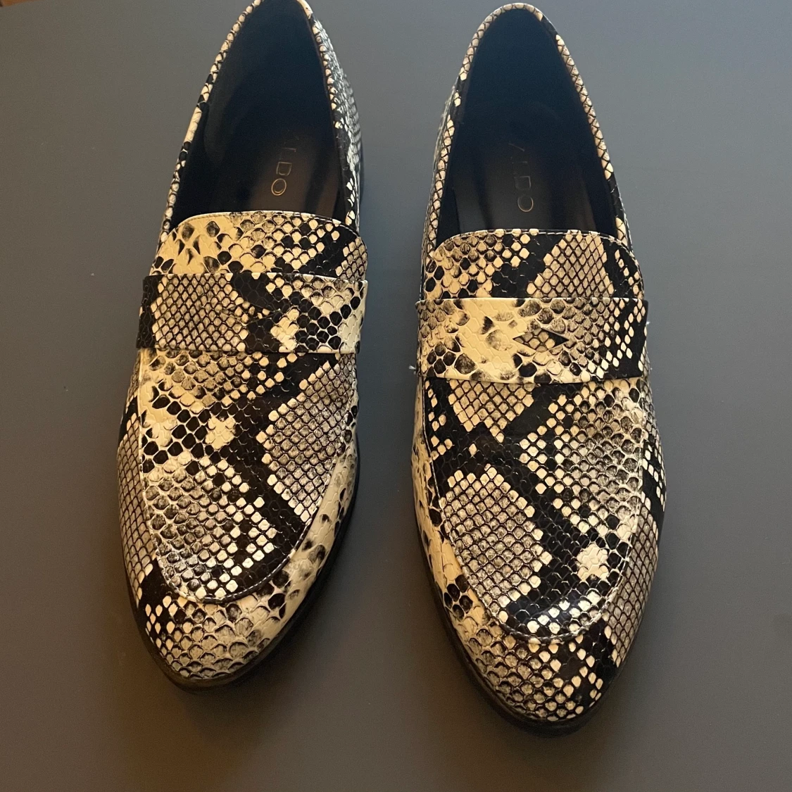 Aldo snakeskin loafers - 90