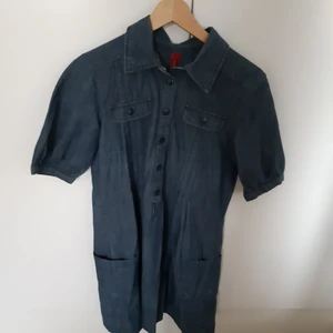 Jeans Klänning  - Jätte skön och fin Jeans Klänning,  bara använd en gång. 