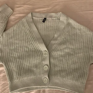 Kofta  - Säljer pga kommer aldrig till användning. Inga hål eller fläckar på den. 